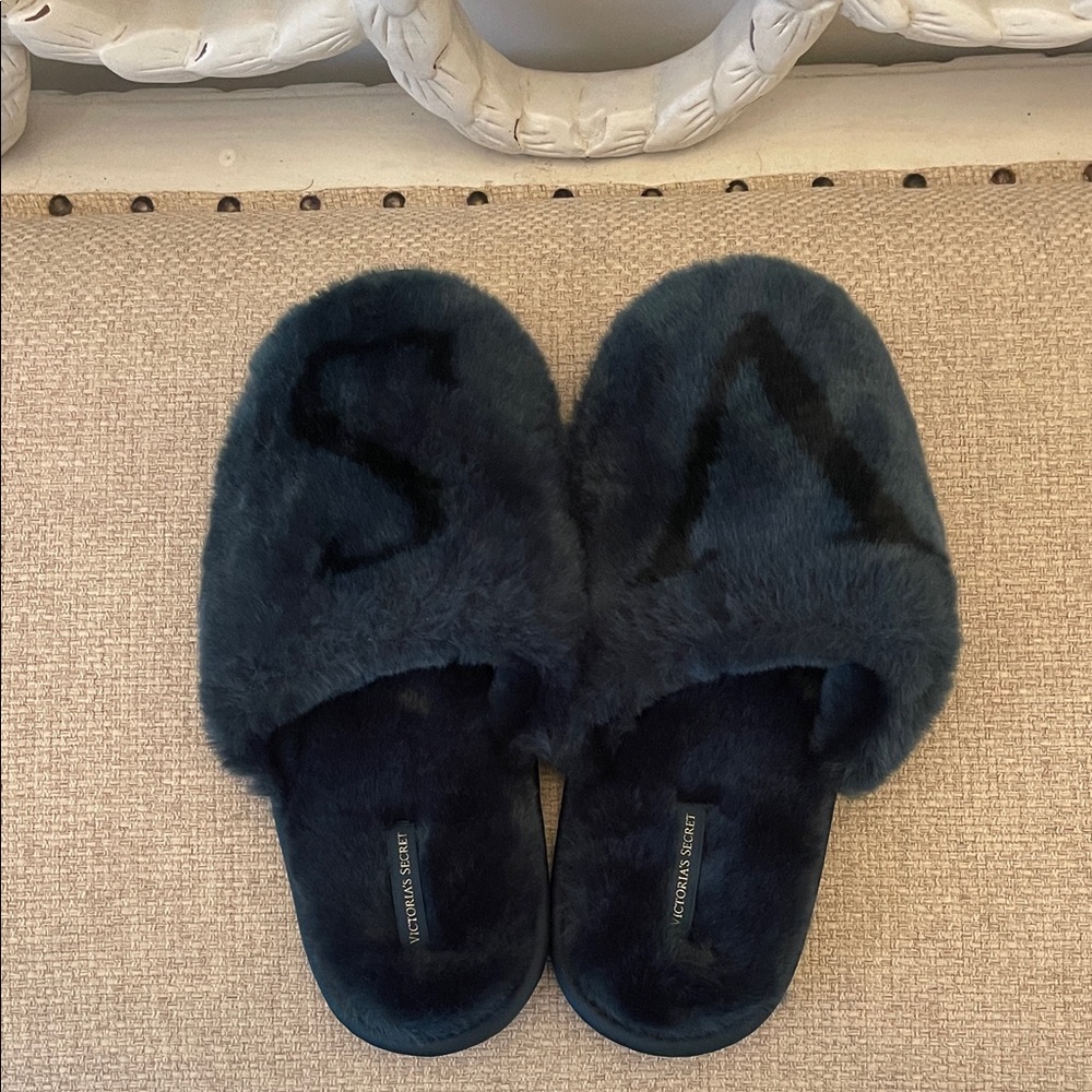 Victoria's Secret Plush Faux-Fur Slide Slippers in Teal and Black